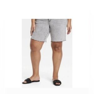 **Brand New** Ava & Viv Women’s Gray Acid Wash Denim Shorts - Size 22W